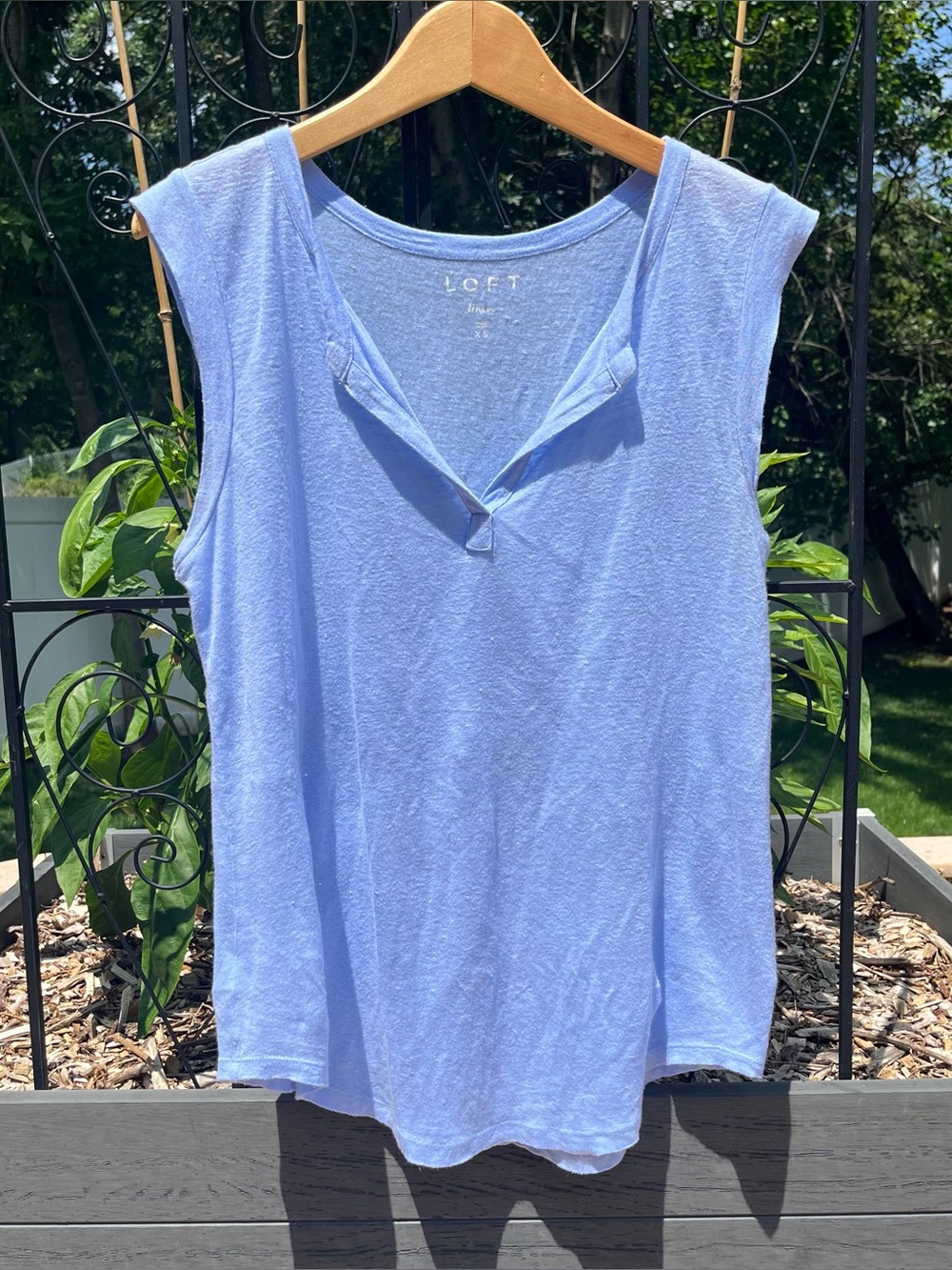 Loft Periwinkle Blue 100% Linen Split Neck Sleeveless Top Size XS Coastal Casual